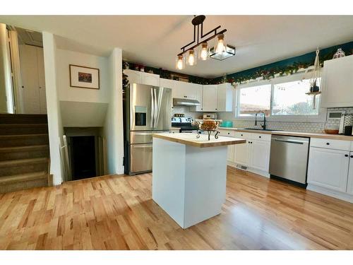 9701 73 Avenue, Peace River, AB - Indoor Photo Showing Kitchen With Stainless Steel Kitchen