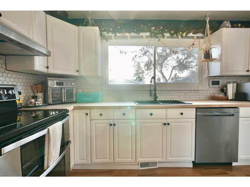 9701 73 Avenue, Peace River, AB - Indoor Photo Showing Kitchen With Stainless Steel Kitchen