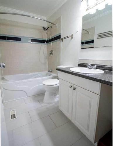 10449 Hoppe Avenue, Grande Cache, AB - Indoor Photo Showing Bathroom