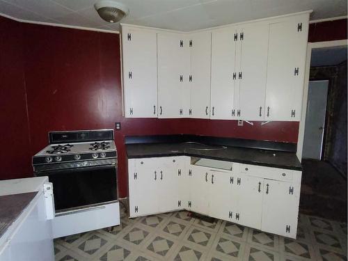 10105 100 Street, Nampa, AB - Indoor Photo Showing Kitchen