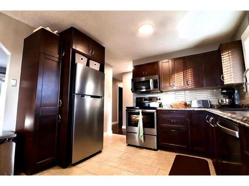 10317 Hoppe Avenue, Grande Cache, AB - Indoor Photo Showing Kitchen