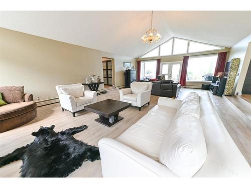 10-5136 Township Road 760, Sexsmith, AB - Indoor Photo Showing Living Room