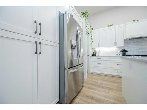 8129 121 Street, Grande Prairie, AB - Indoor Photo Showing Kitchen With Upgraded Kitchen