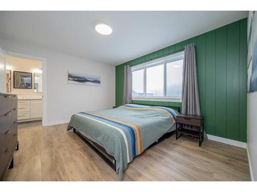 8129 121 Street, Grande Prairie, AB - Indoor Photo Showing Bedroom