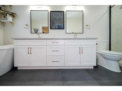 8129 121 Street, Grande Prairie, AB - Indoor Photo Showing Bathroom