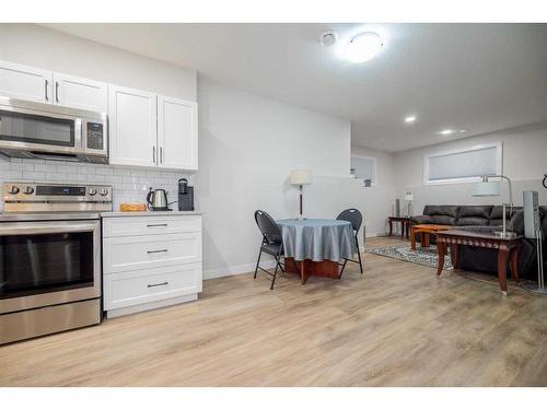 8129 121 Street, Grande Prairie, AB - Indoor Photo Showing Kitchen