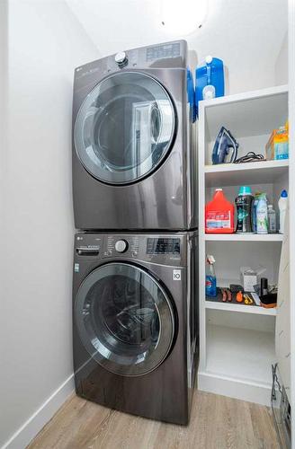 8129 121 Street, Grande Prairie, AB - Indoor Photo Showing Laundry Room