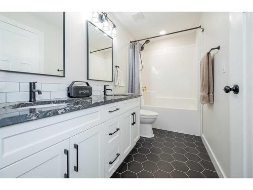 8129 121 Street, Grande Prairie, AB - Indoor Photo Showing Bathroom
