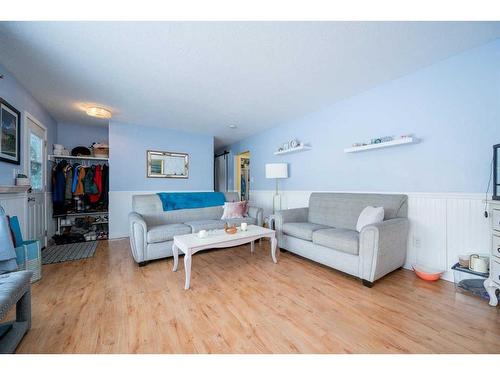 9715 118 Avenue, Grande Prairie, AB - Indoor Photo Showing Living Room