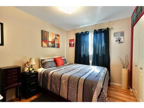 10009 71 Avenue, Peace River, AB - Indoor Photo Showing Bedroom