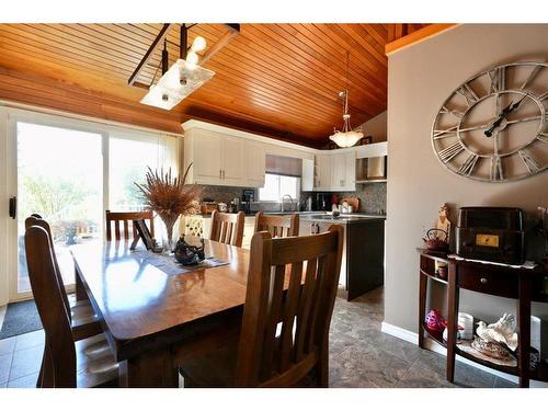10009 71 Avenue, Peace River, AB - Indoor Photo Showing Dining Room