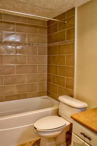 14-9640 92 Avenue, Grande Prairie, AB - Indoor Photo Showing Bathroom