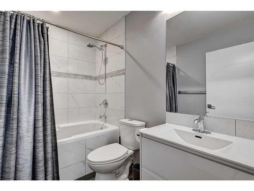 10450 131 Avenue, Grande Prairie, AB - Indoor Photo Showing Bathroom