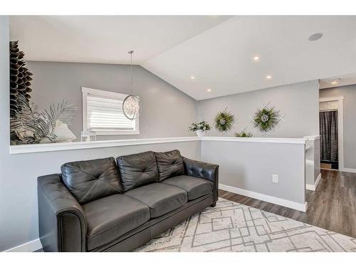 10450 131 Avenue, Grande Prairie, AB - Indoor Photo Showing Living Room