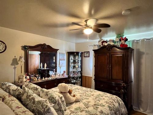 5204 48 Street, Valleyview, AB - Indoor Photo Showing Bedroom