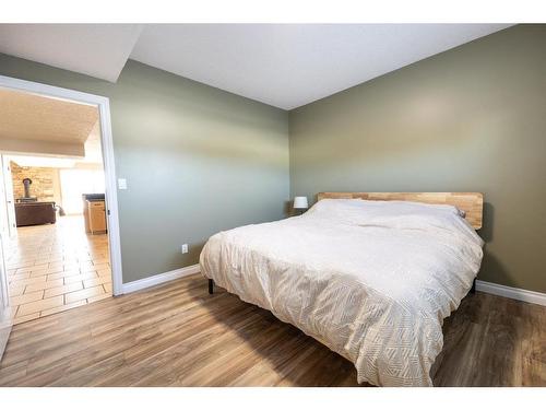 #11 704041 Range Road 72, Rural Grande Prairie No. 1, County Of, AB - Indoor Photo Showing Bedroom
