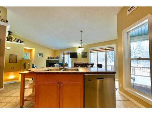 15, 843058 Range Road 222, Rural Northern Lights, County Of, AB - Indoor Photo Showing Kitchen With Double Sink