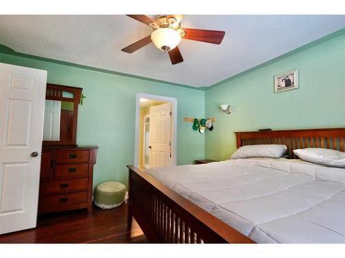 15, 843058 Range Road 222, Rural Northern Lights, County Of, AB - Indoor Photo Showing Bedroom