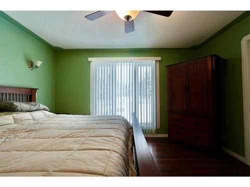 15, 843058 Range Road 222, Rural Northern Lights, County Of, AB - Indoor Photo Showing Bedroom