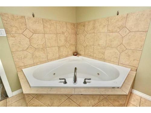 15, 843058 Range Road 222, Rural Northern Lights, County Of, AB - Indoor Photo Showing Bathroom