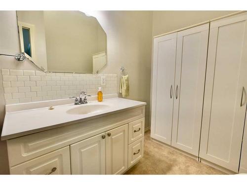 15, 843058 Range Road 222, Rural Northern Lights, County Of, AB - Indoor Photo Showing Bathroom