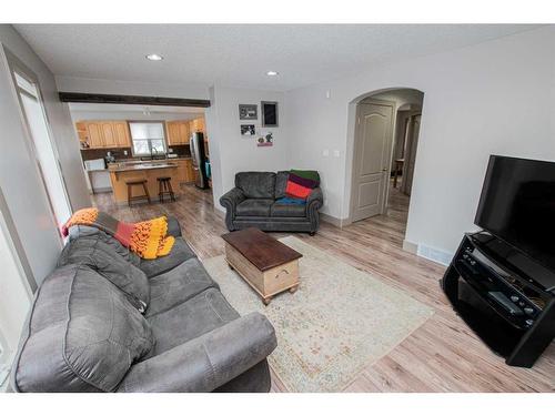 9302 62 Avenue, Grande Prairie, AB - Indoor Photo Showing Living Room