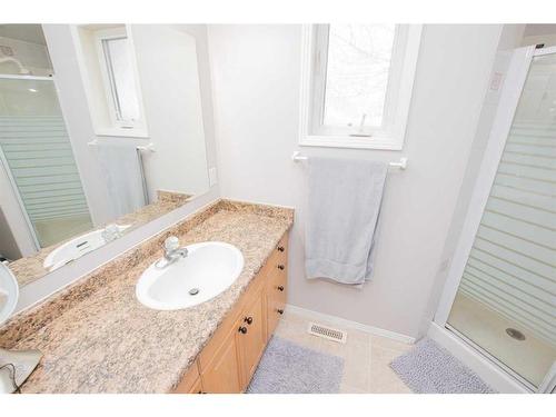 9302 62 Avenue, Grande Prairie, AB - Indoor Photo Showing Bathroom