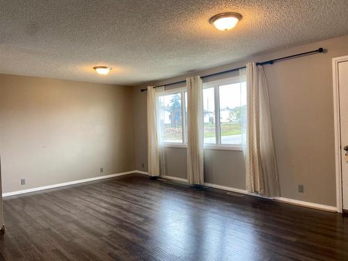 10712 113 Street, Fairview, AB - Indoor Photo Showing Other Room