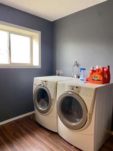 10712 113 Street, Fairview, AB - Indoor Photo Showing Laundry Room