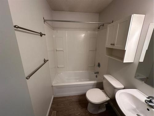 9714 83 Avenue, Peace River, AB - Indoor Photo Showing Bathroom