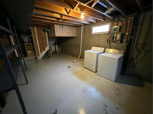 9714 83 Avenue, Peace River, AB - Indoor Photo Showing Laundry Room