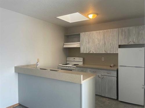 All-10718 105 Avenue, Fairview, AB - Indoor Photo Showing Kitchen