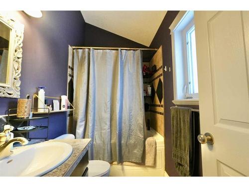 13002 91 Street, Peace River, AB - Indoor Photo Showing Bathroom