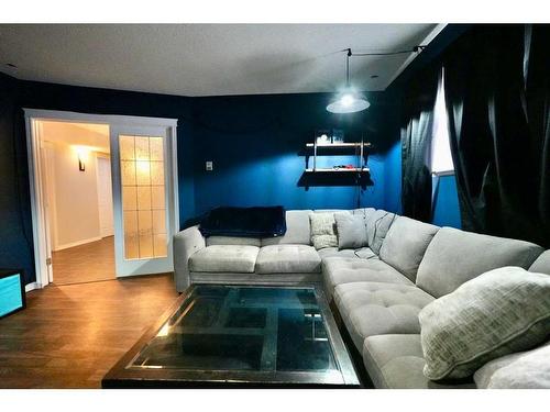 13002 91 Street, Peace River, AB - Indoor Photo Showing Living Room