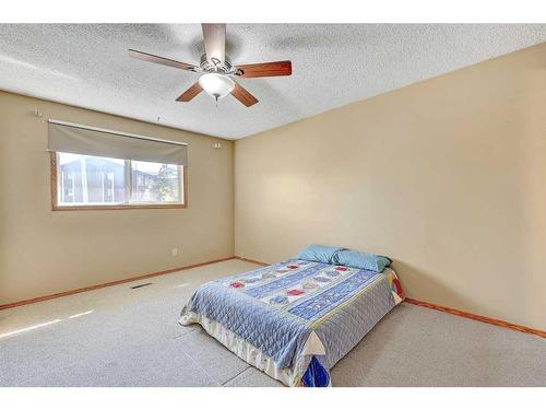 4722 56A Avenue, Valleyview, AB - Indoor Photo Showing Bedroom