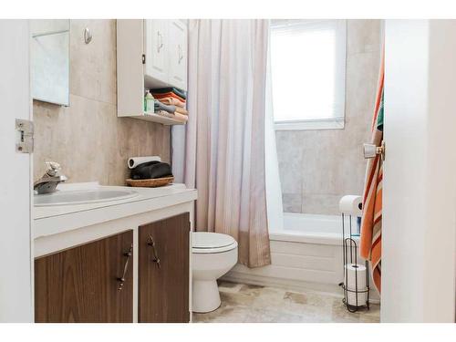 10506 101 Avenue, Grande Prairie, AB - Indoor Photo Showing Bathroom