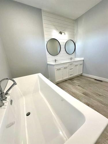 8805 59 Avenue, Grande Prairie, AB - Indoor Photo Showing Bathroom