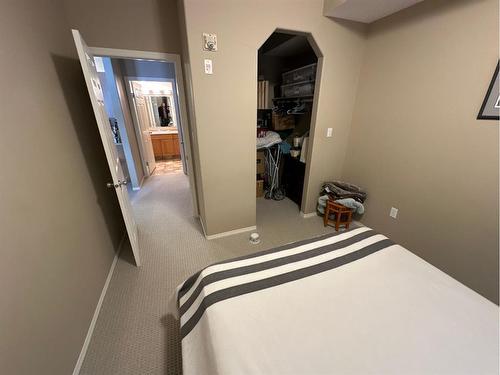 104-9810 94 Street, Peace River, AB - Indoor Photo Showing Bedroom