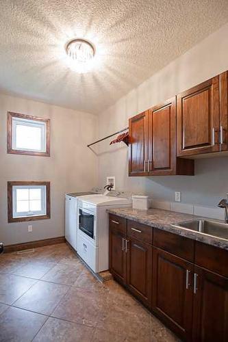 10502 Covington Way, Rural Grande Prairie No. 1, County Of, AB - Indoor Photo Showing Kitchen