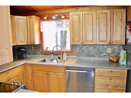 5010 42 Avenue, Valleyview, AB - Indoor Photo Showing Kitchen With Double Sink