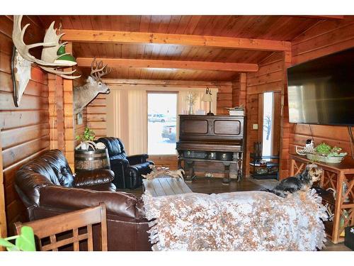 5010 42 Avenue, Valleyview, AB - Indoor Photo Showing Living Room