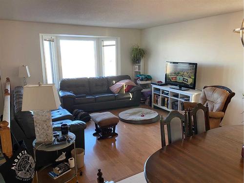 4814 47 Avenue, Spirit River, AB - Indoor Photo Showing Living Room