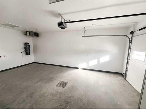 10902 100 Ave Unit 17, La Crete, AB - Indoor Photo Showing Garage