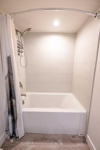 9820 108 Avenue, Grande Prairie, AB - Indoor Photo Showing Bathroom