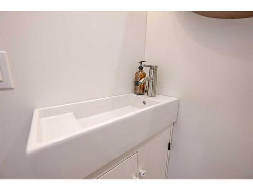 9820 108 Avenue, Grande Prairie, AB - Indoor Photo Showing Bathroom