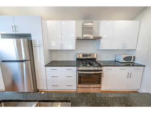 9820 108 Avenue, Grande Prairie, AB - Indoor Photo Showing Kitchen With Stainless Steel Kitchen With Upgraded Kitchen