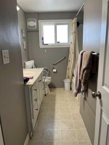 10918 97 Street, Grande Prairie, AB - Indoor Photo Showing Bathroom