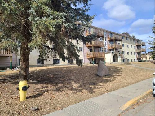 304-7802 99 Street, Peace River, AB - Outdoor