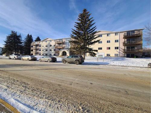 304-7802 99 Street, Peace River, AB - Outdoor