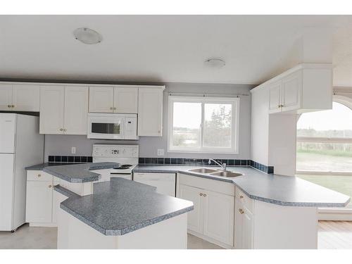 712083 Range Road 65 Road, Rural Grande Prairie No. 1, County Of, AB - Indoor Photo Showing Kitchen With Double Sink
